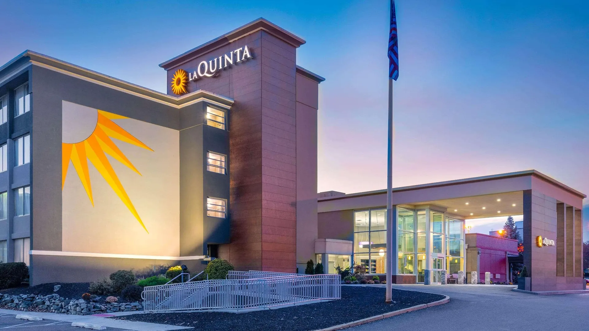 La Quinta By Wyndham Clifton/Rutherford Hotel
