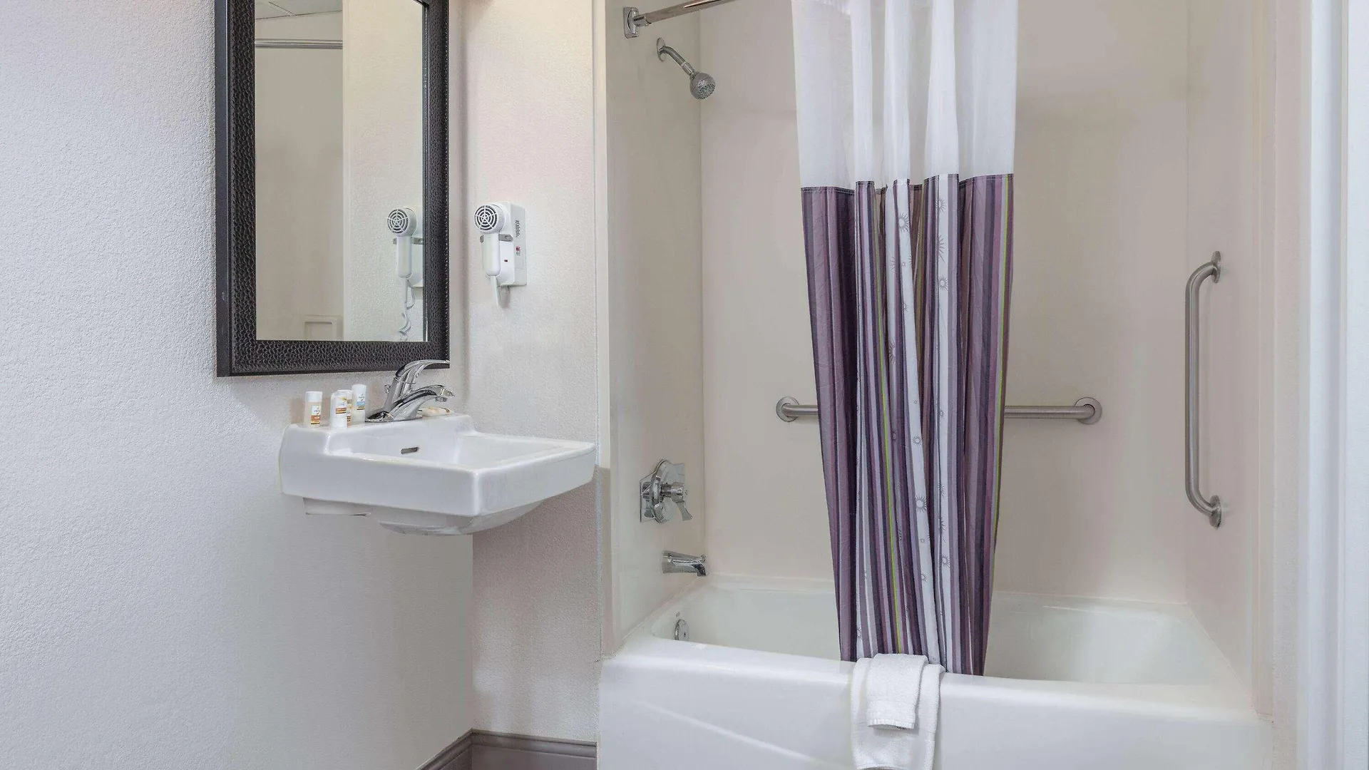 La Quinta By Wyndham Clifton/Rutherford